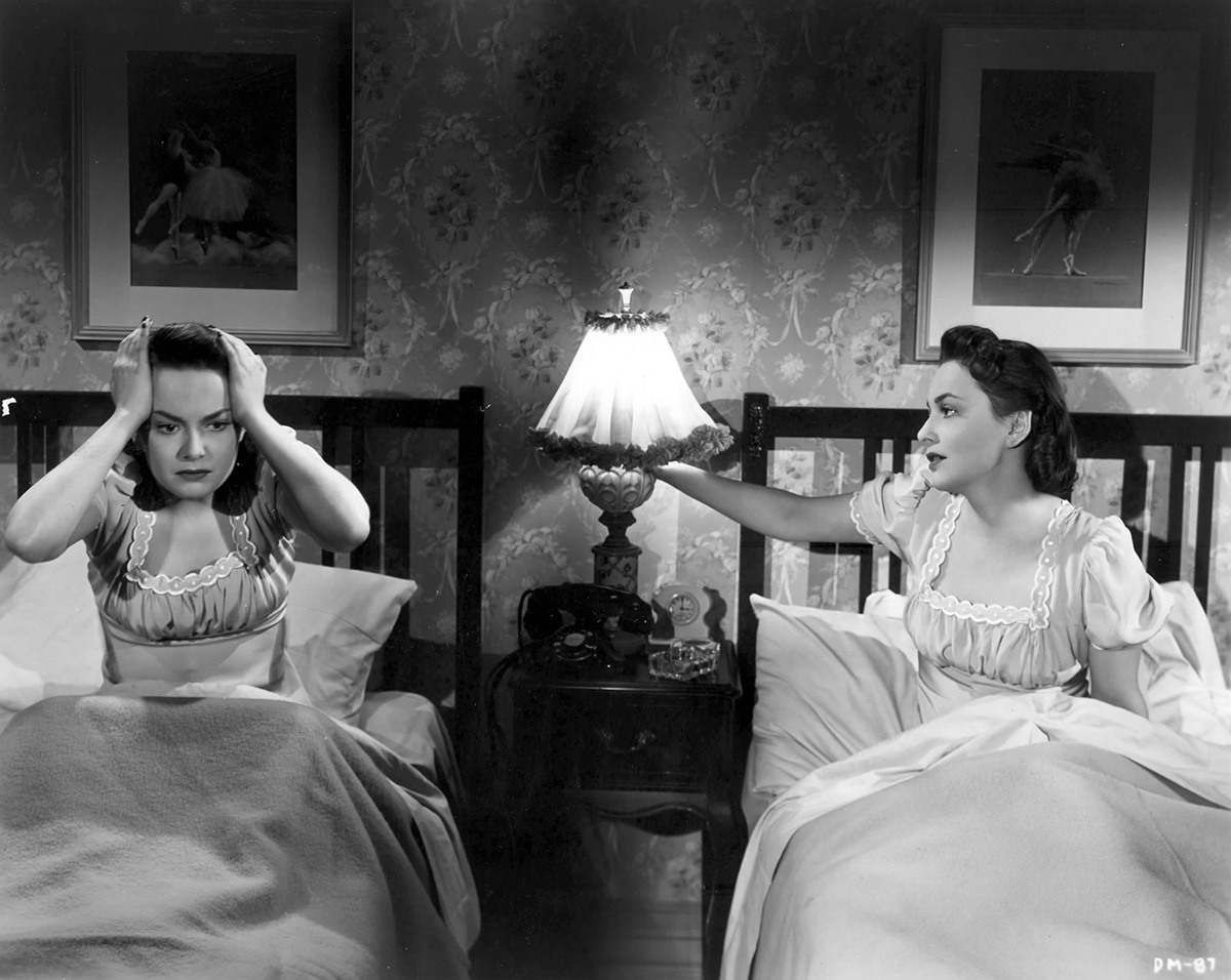 Olivia de Havilland x 2 i Den mörka spegeln från 1946.