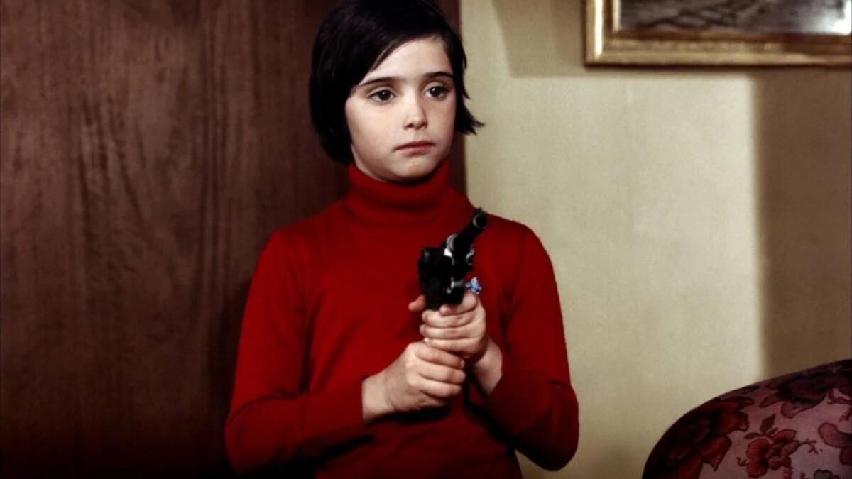 Cría cuervos (1976)
