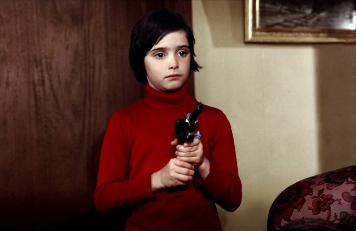 Cría cuervos (1976)