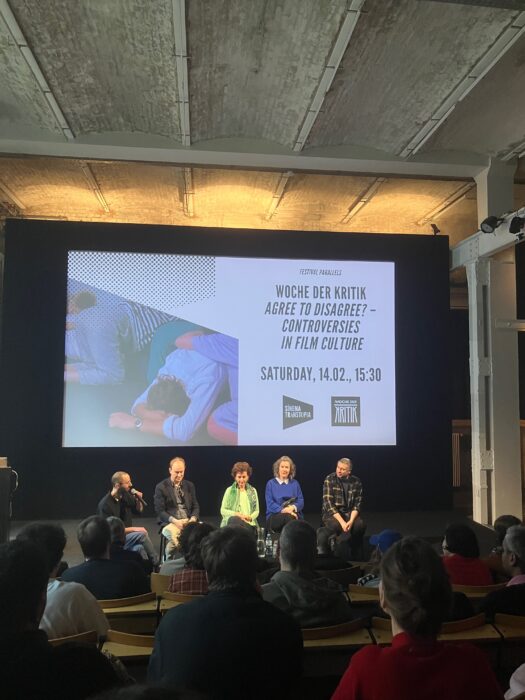 Panelsamtal under Woche der Kritik