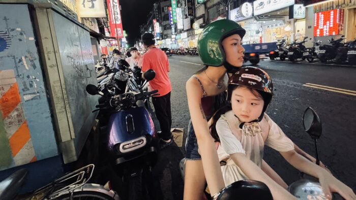 Left-handed girl (Tsou Shih-Ching, 2025) 